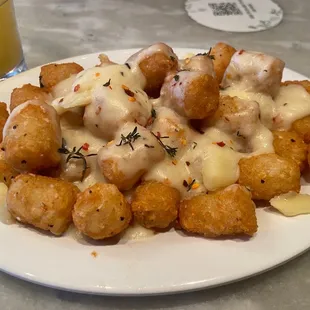 Poutine with tater tots
