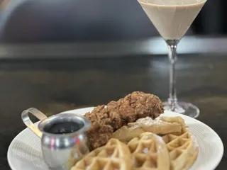 HydeOut Kitchen & Bar