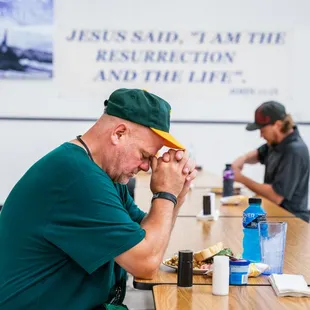 Program man praying over his lunch
