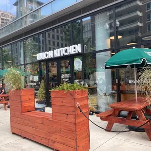 the outside of the restaurant