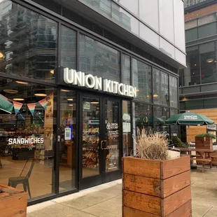 the outside of the restaurant