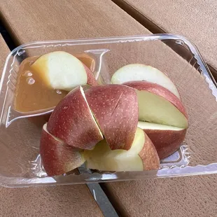 Apple slices with caramel