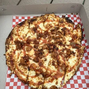 Chicken mumbo pizza