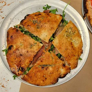 Focaccia con Crudo e Stracchino