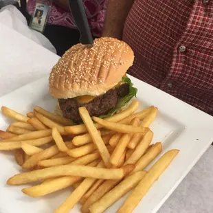 Bacon cheeseburger with fries