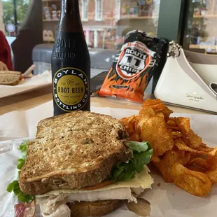 $20 POTOMAC CLUB Chips and soda