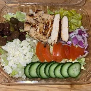 Mediterranean Salad with Chicken