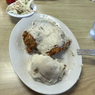 Country fried tenderloin dinner with mashed potatoes and gravy. Excellent.