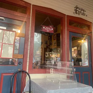 the outside of the restaurant