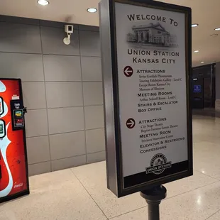 A little sign welcoming you to Kansas City&apos;s Historic Union Station.