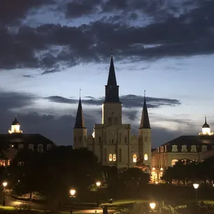 Unique Nola