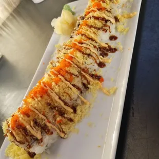 Salmon dynamite roll