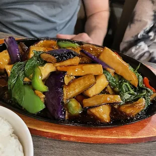 24. Eggplant and King Mushroom Sizzling Platter