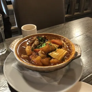 22. Braised Vegetable Beef Chunk in Clay Pot