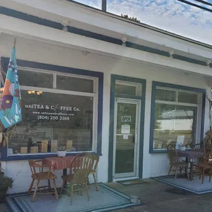 the outside of a coffee shop