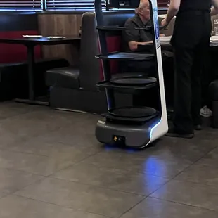 Robot delivering food to assist Waitress