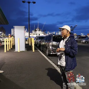 John Kaneko of the Hawaii Seafood Council leading the auction tour