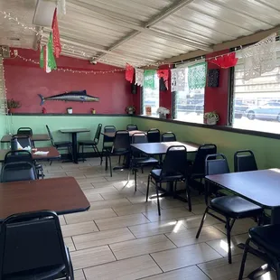 Very clean dining room