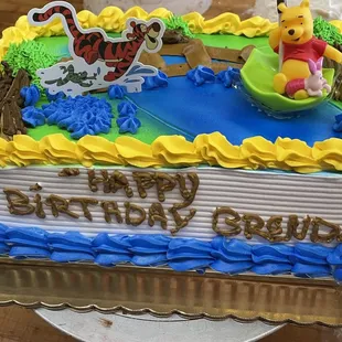 a winnie the pooh birthday cake