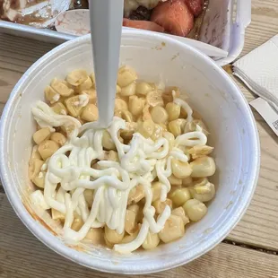 Por este poco de mayonesa un dólar me cobraron cuando se les olvido ponerle