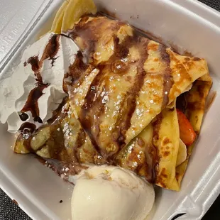 Crepa con Nutella, fresas y plátano. Y helado de vainilla.