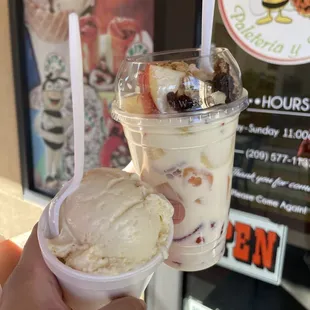 Cheesecake ice cream and fruit bionico