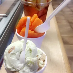 Pistache con nuez, mango(water base) and Mangonada