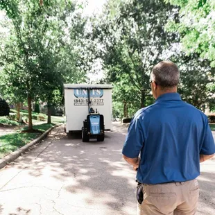 Units Robo remote control delivery system allows us to move the container in very tight spaces.