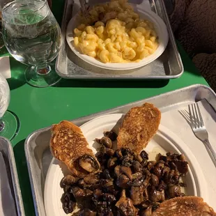 Amazing food.....good music Mac n cheese is enough for two