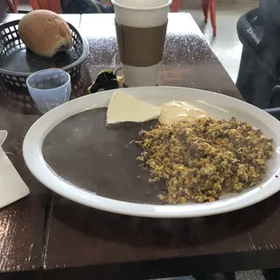 Huevos Revultos Con Chorizo
