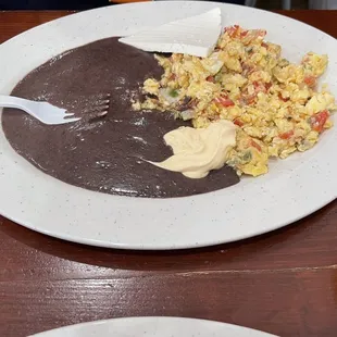 Desayuno Huevos a la Mexicana Breakfast