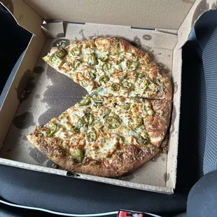 Chicken pesto jalapeño pizza