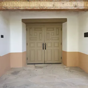 Front Entrance of UNM Alumni Chapel