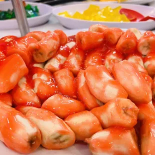 a large pile of shrimp