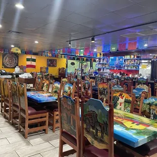 This is 1/2 of their dining room! We were there mid~afternoon and the crowd had not arrived yet!