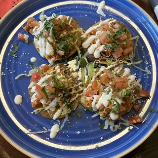 Tostada de Tinga Poblana