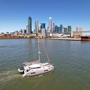 Untethered sailing the city front of San Francisco