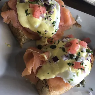 SMOKED Salmon Benedict