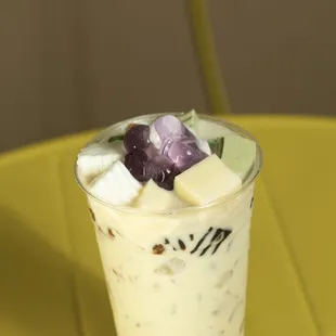 Milk Tea with many toppings