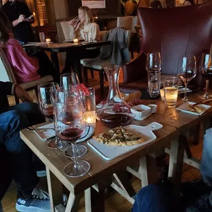 Delicious cab with cheese and flat bread..