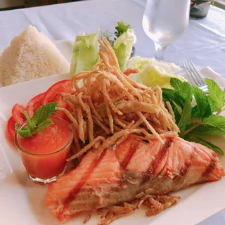 Grilled Salmon Pear Sauce