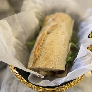 steak and eggs baguette