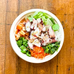 TAKO AJillo
Lettuce, Carrots, Sweet Onion, Tomato, Jalapeño, Cilantro, Fried garlic and Fried Onion.