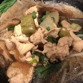 Kwaytiew Gai (Chicken Noodle Soup)
