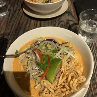 Kao Soy (Northern-Style Noodle Curry)