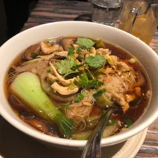 Kwaytiew Gai Lunch Special (Chicken Noodle Soup)