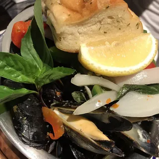 Thai Steamed Mussels