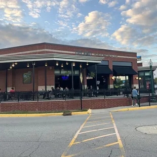 the outside of the restaurant
