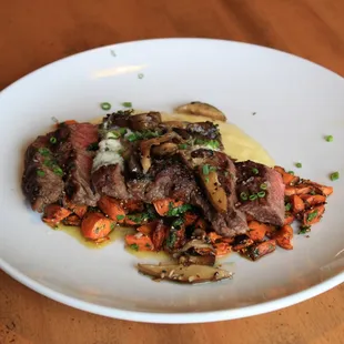 STEAK &amp; POTATOES
Fischer farms 8oz Denver cut, grilled, potato puree, carrots, horseradish butter, &amp; wild mushroom conserva