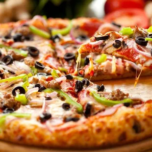 16&quot; Upland Veggie  comes with Mozzarella Cheese Mushroom, Red Onion, Black Olives, Bell Peppers, Tomato.